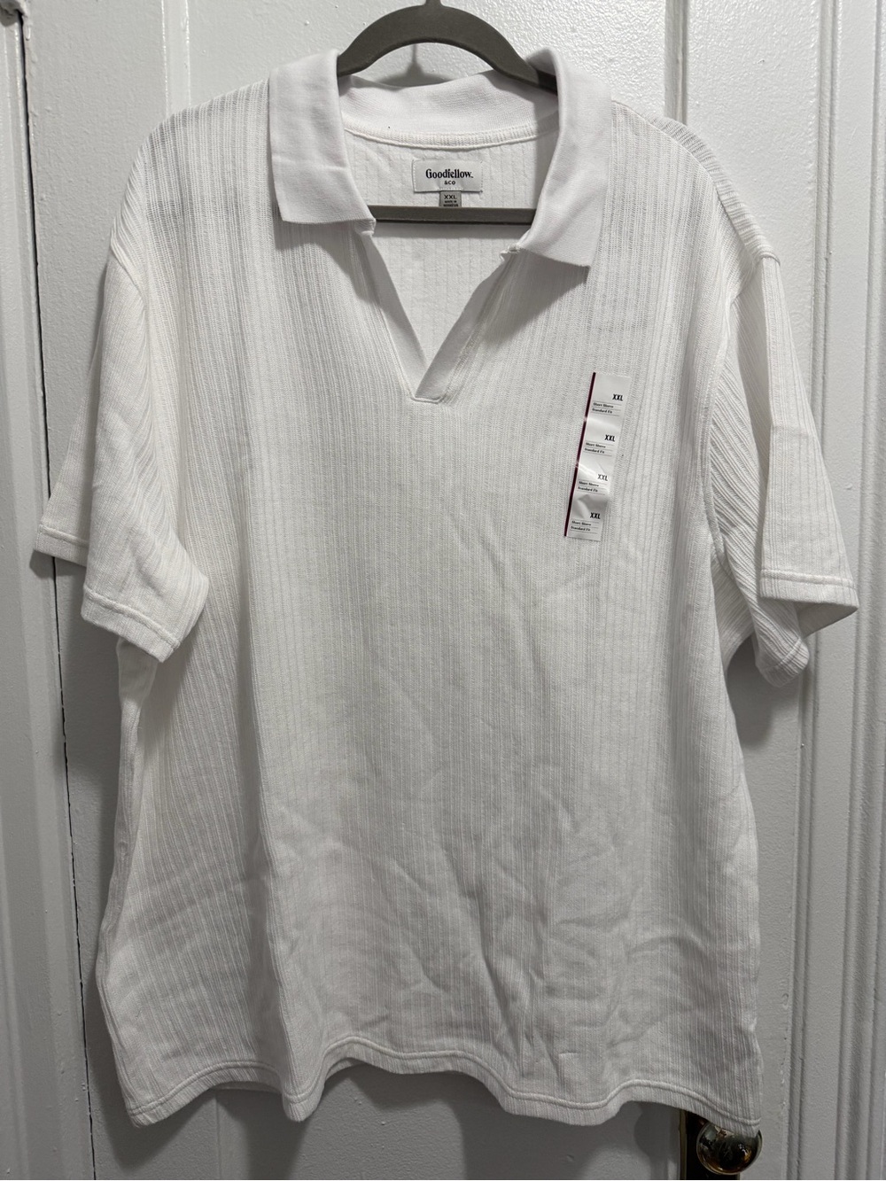 Goodfellow & Co White T-Shirt with Green Price Tag XXL